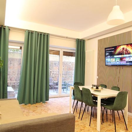 Delicious 2 Bed Room Apartment And Garden By Yh Rom Exterior foto