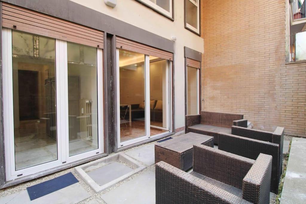 Delicious 2 Bed Room Apartment And Garden By Yh Rom Exterior foto