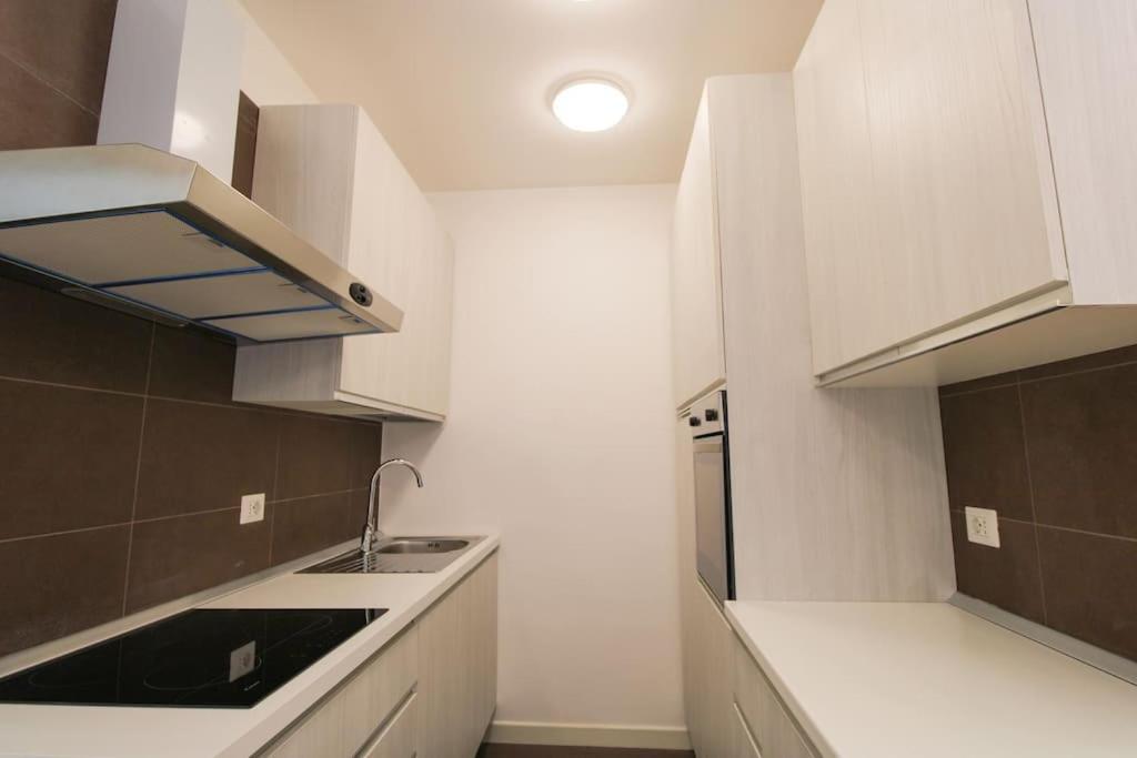 Delicious 2 Bed Room Apartment And Garden By Yh Rom Exterior foto
