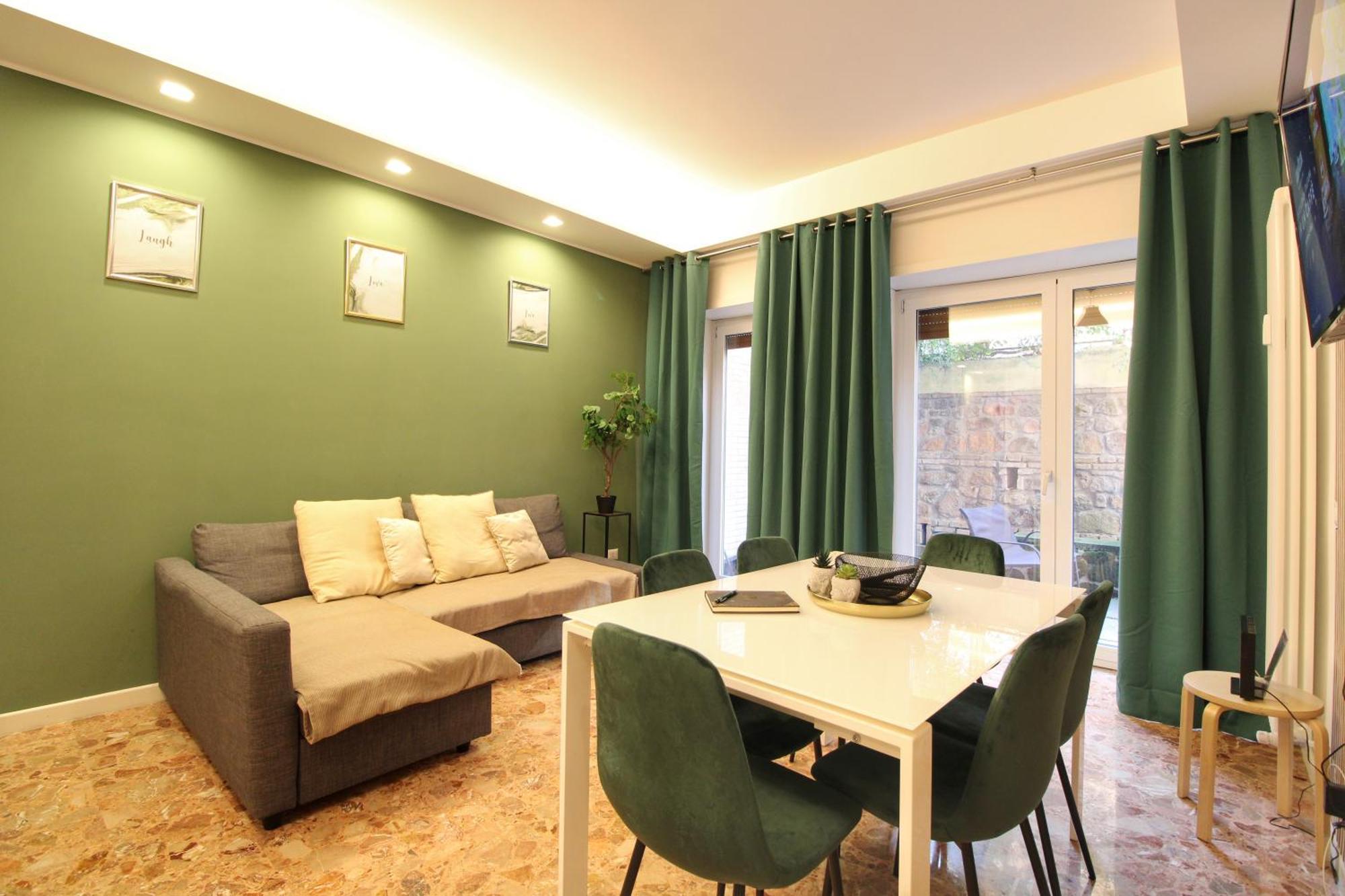 Delicious 2 Bed Room Apartment And Garden By Yh Rom Exterior foto