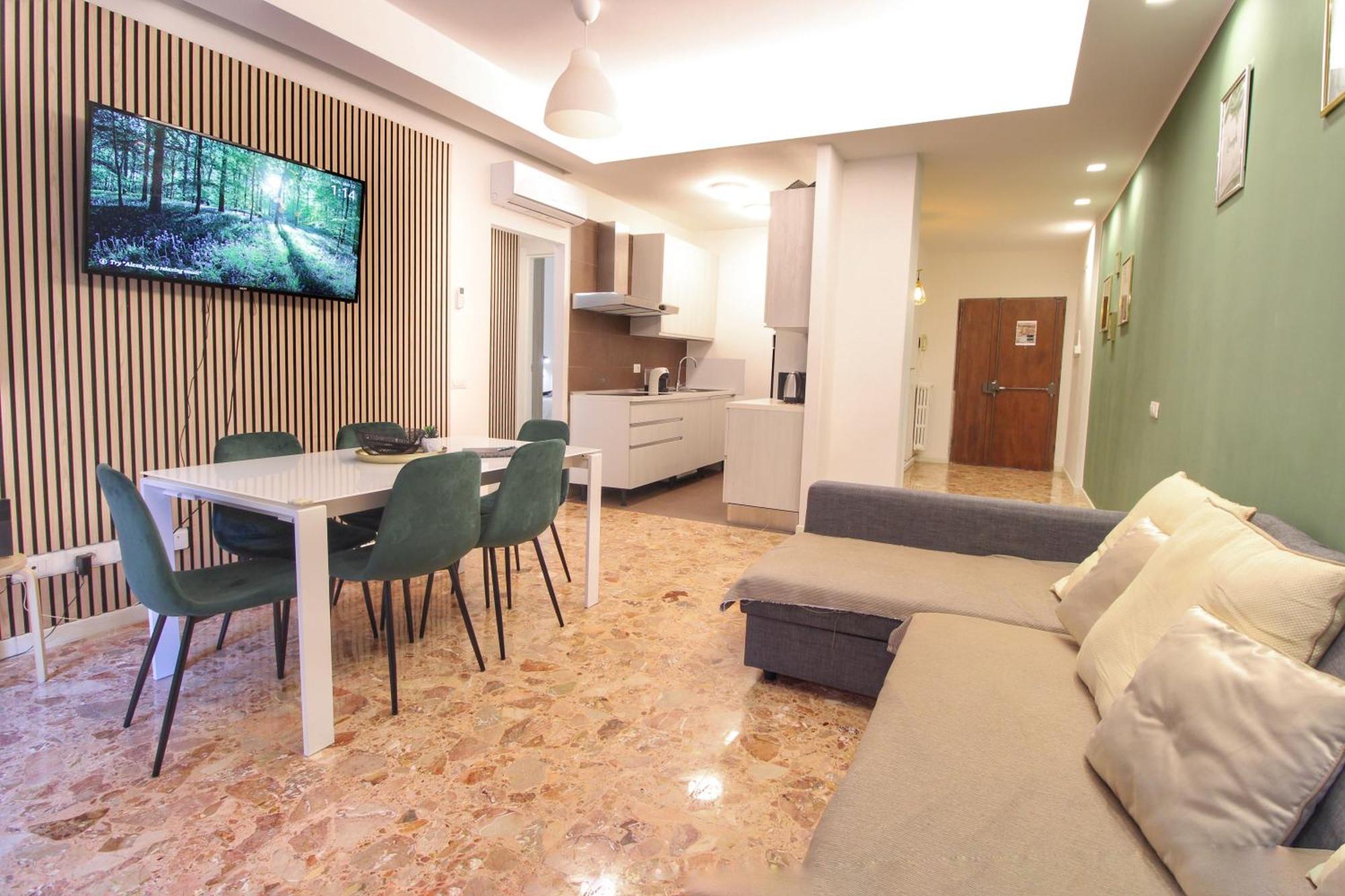 Delicious 2 Bed Room Apartment And Garden By Yh Rom Exterior foto