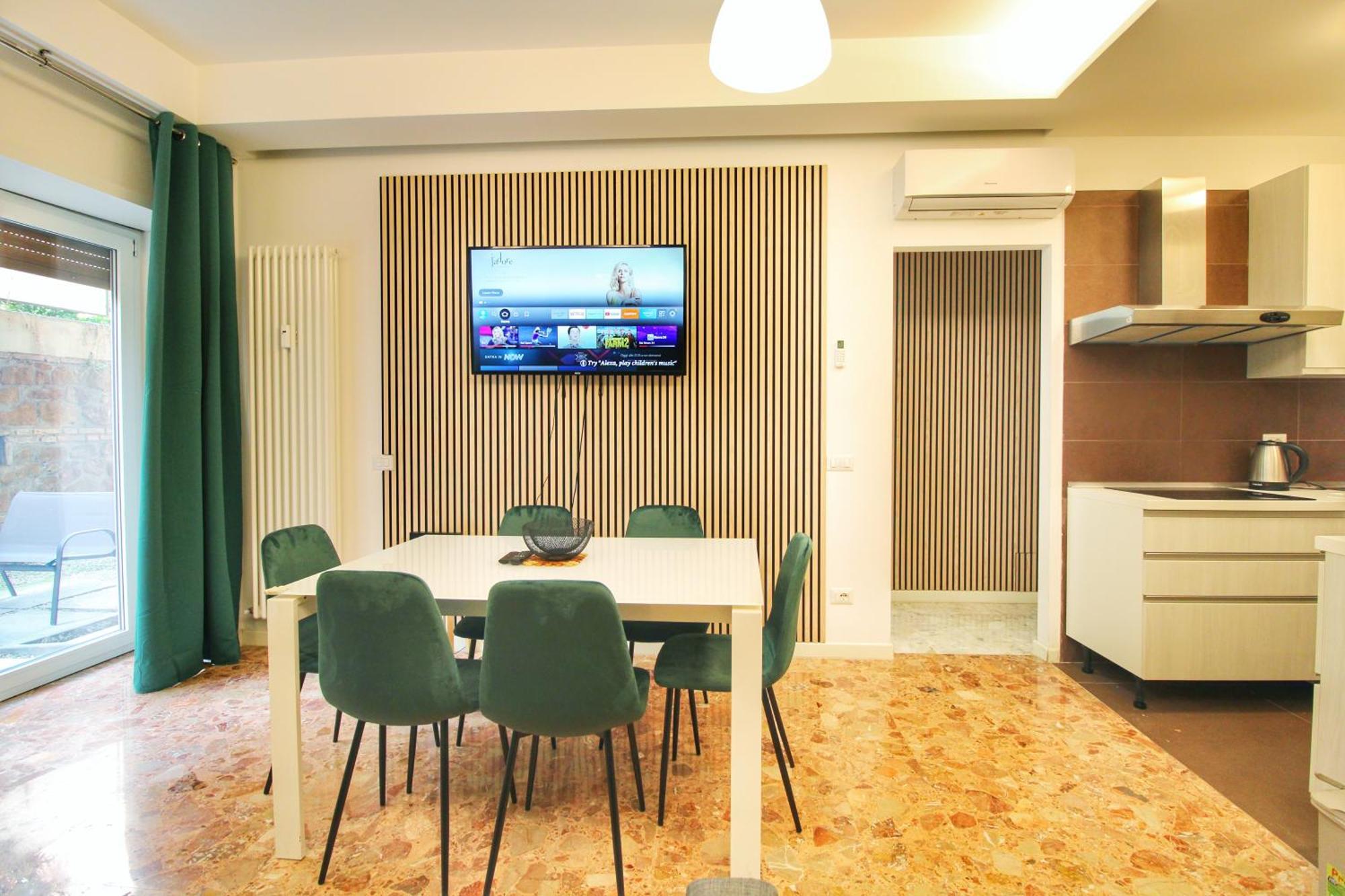 Delicious 2 Bed Room Apartment And Garden By Yh Rom Exterior foto