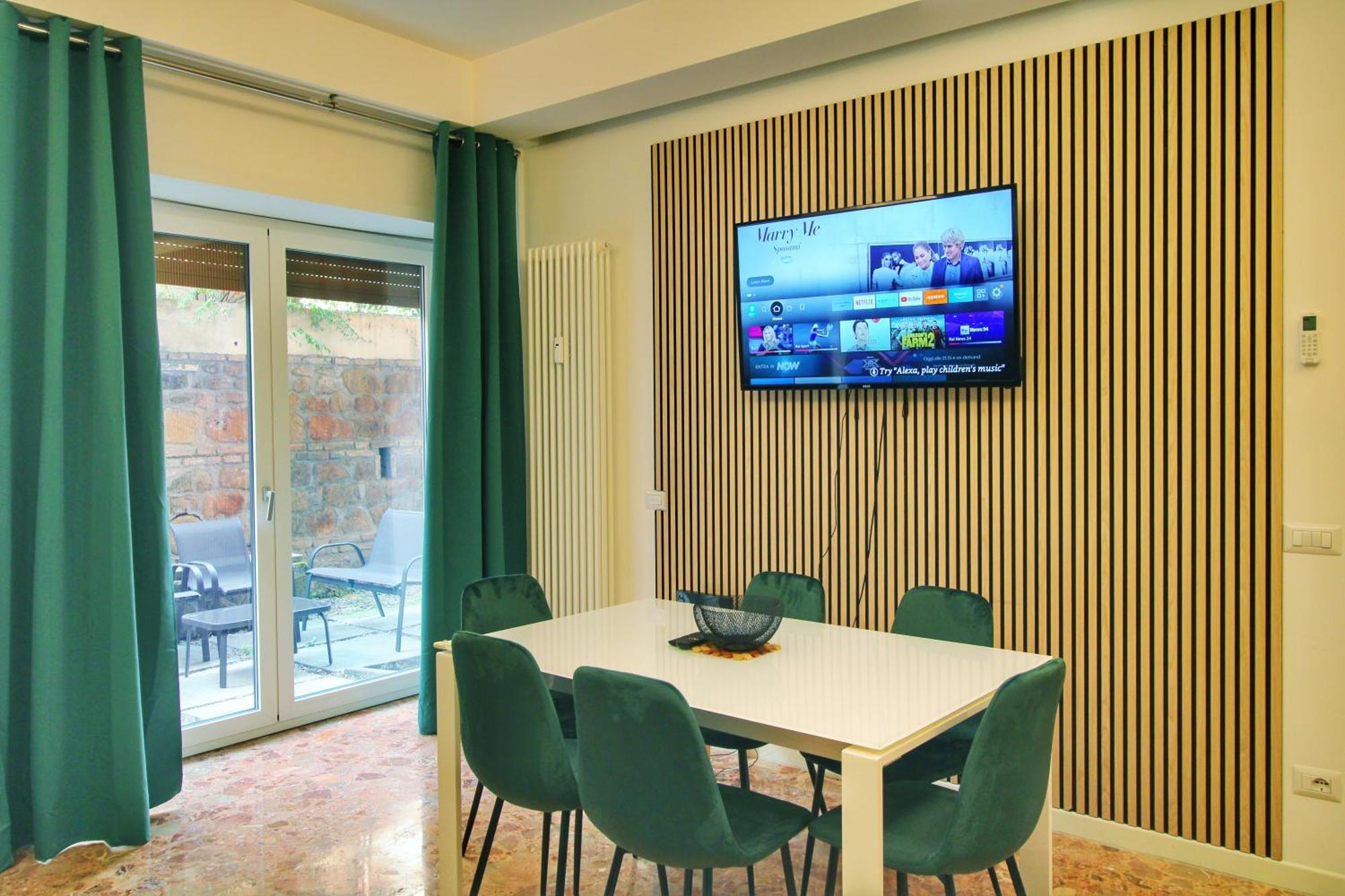 Delicious 2 Bed Room Apartment And Garden By Yh Rom Exterior foto