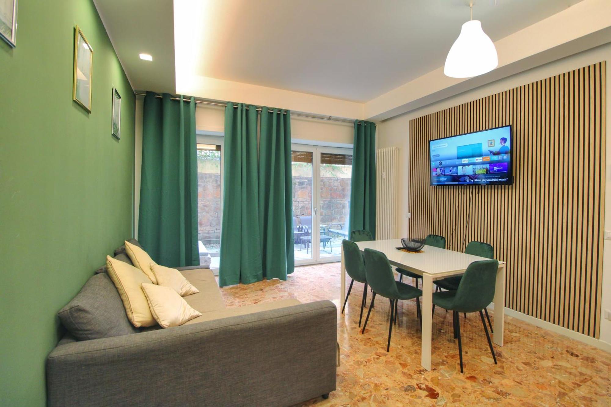Delicious 2 Bed Room Apartment And Garden By Yh Rom Exterior foto